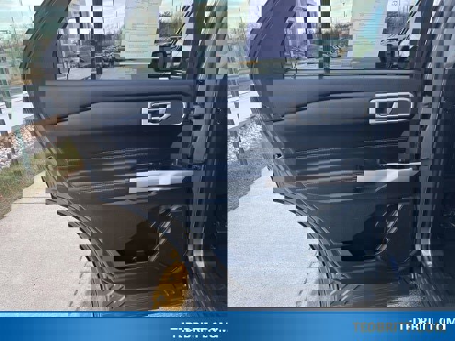 Certified 2023 Ford Explorer XLT w/ Equipment Group 202A image 18