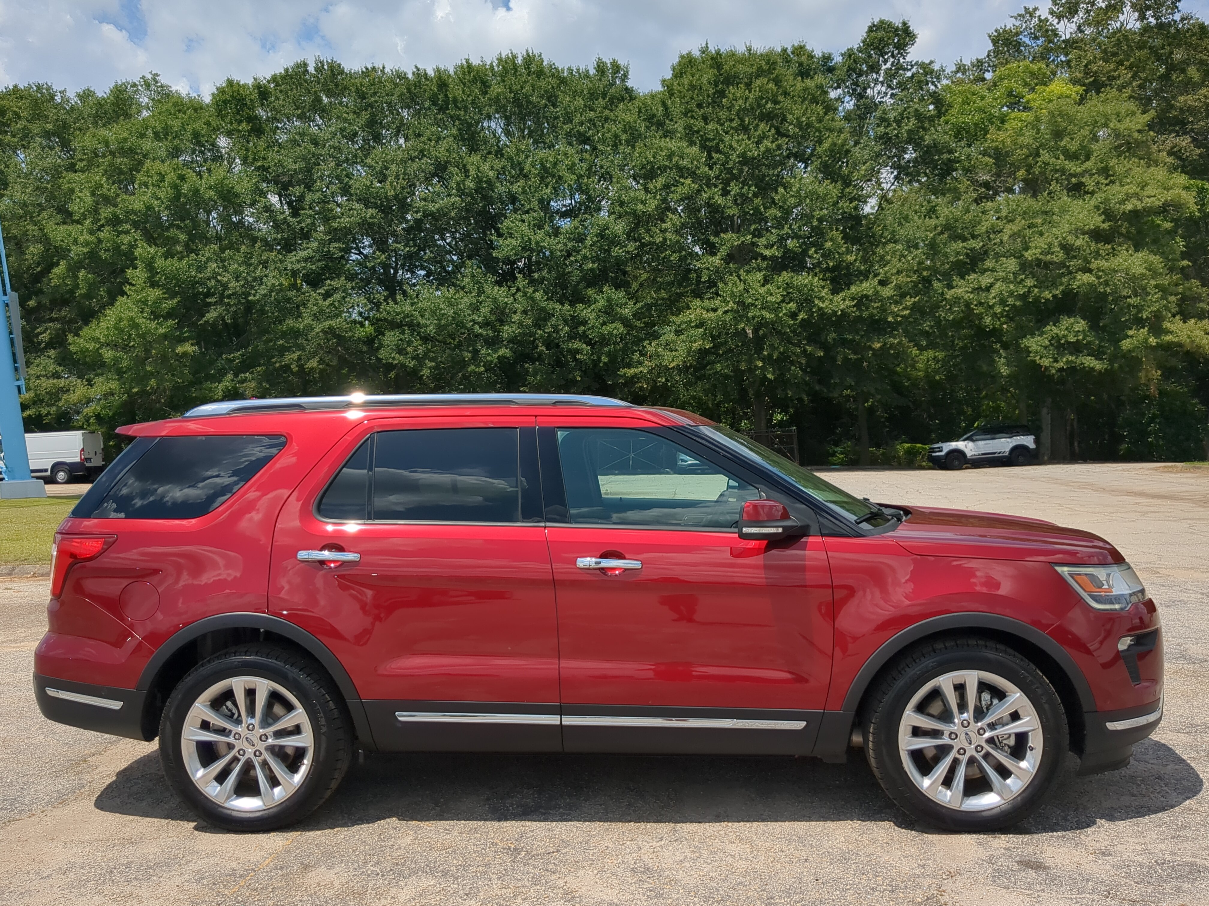 Certified 2018 Ford Explorer Limited w/ Equipment Group 301A FWD image 2