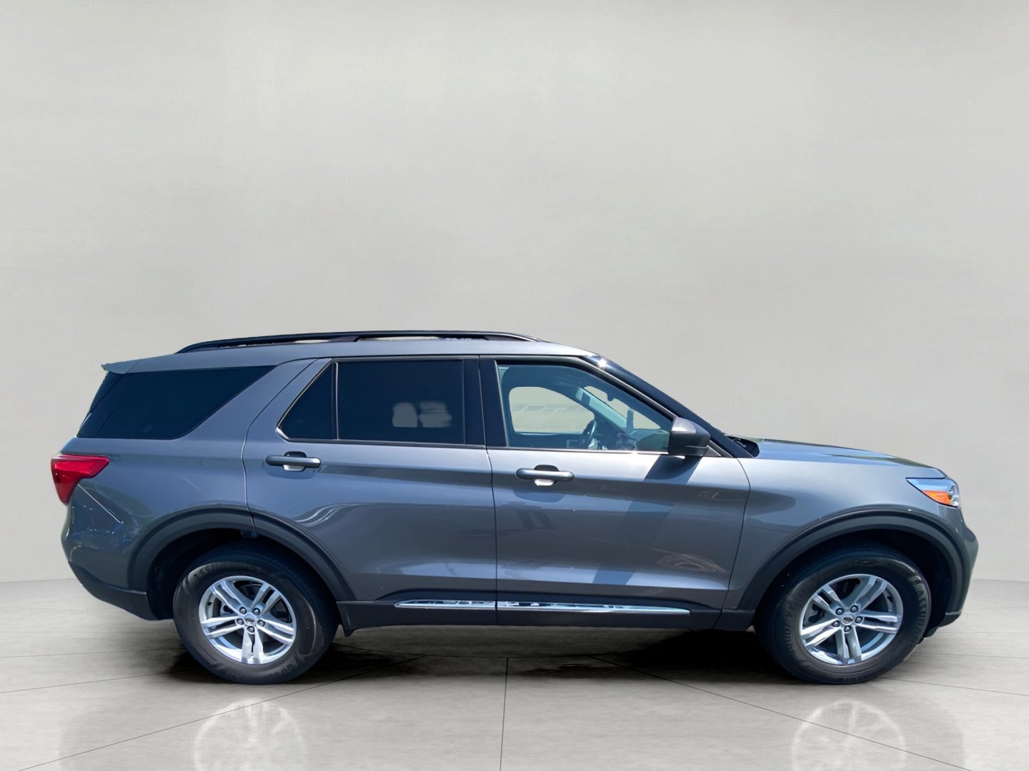 Certified 2024 Ford Explorer XLT w/ Equipment Group 202A AWD/4WD image 9
