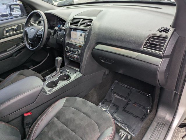 Certified 2018 Ford Explorer XLT w/ Equipment Group 202A FWD image 21