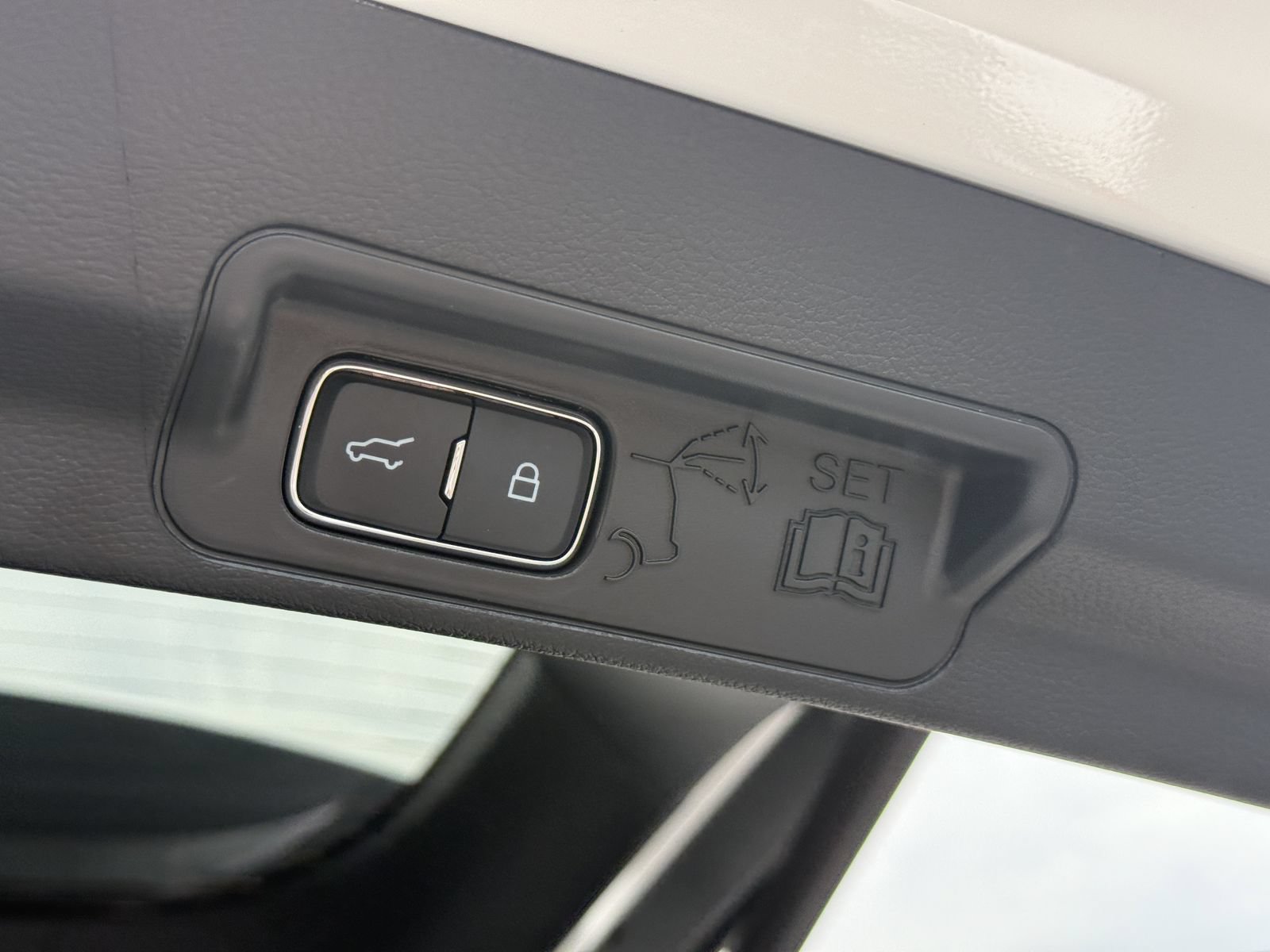 Certified 2025 Ford Explorer ST-Line AWD/4WD image 15