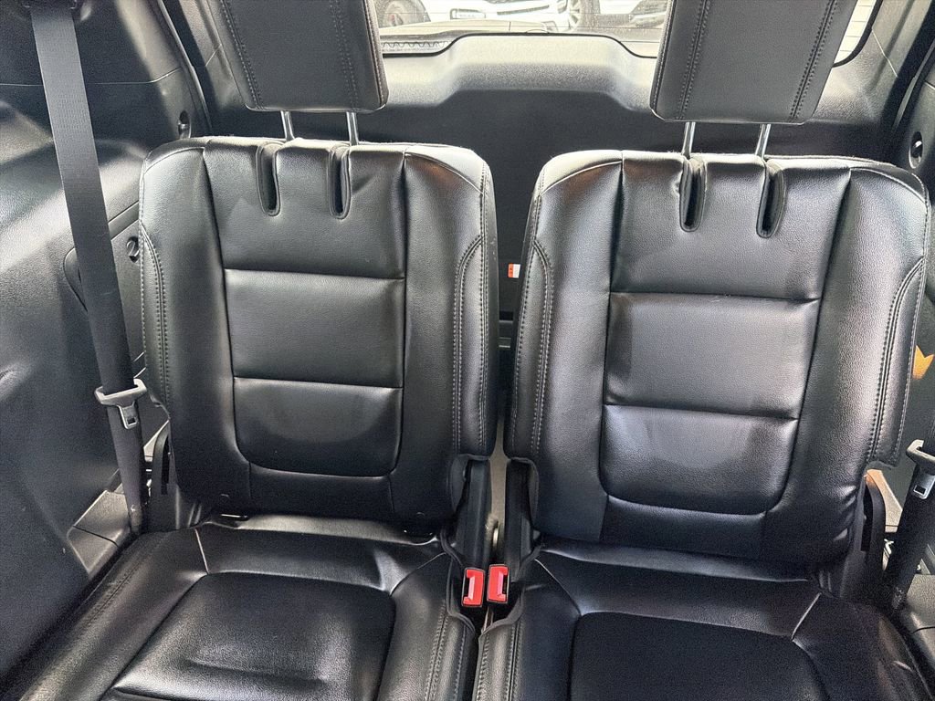 Certified 2018 Ford Explorer XLT w/ Equipment Group 202A image 18