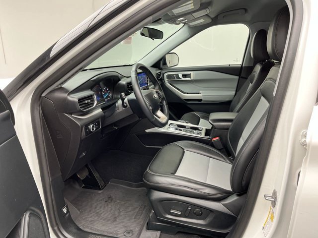 Certified 2023 Ford Explorer XLT w/ Equipment Group 202A AWD/4WD image 3