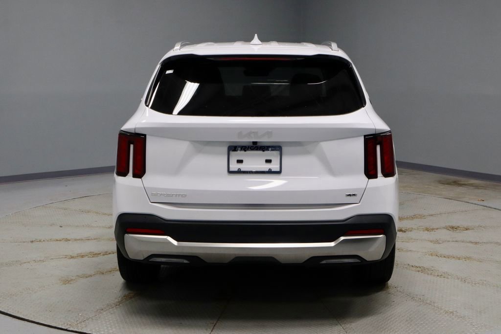 Used 2025 Kia Sorento S image 4