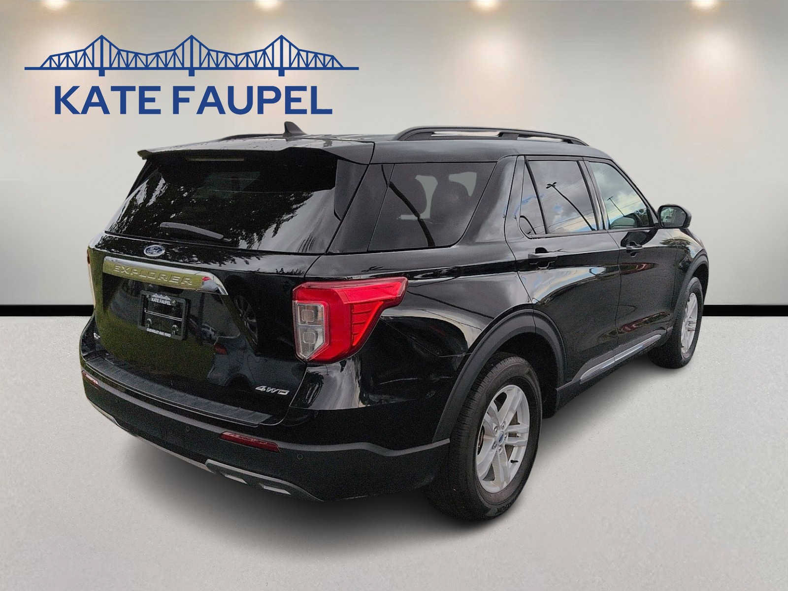 Certified 2024 Ford Explorer XLT w/ Equipment Group 202A AWD/4WD image 7