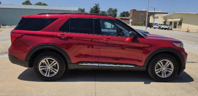 Certified 2024 Ford Explorer XLT w/ Equipment Group 202A AWD/4WD image 4