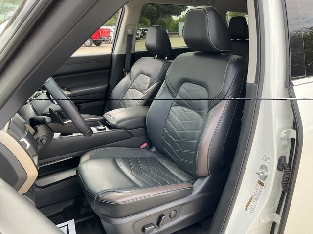 Used 2023 Nissan Pathfinder Platinum w/ Cargo Package AWD/4WD image 8