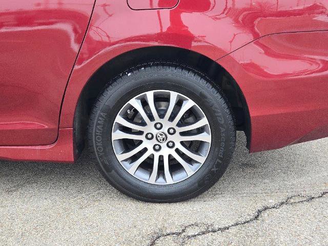 Used 2020 Toyota Sienna XLE image 14