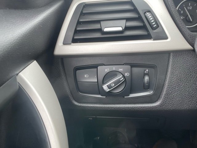 Used 2018 BMW 320i xDrive Sedan w/ Convenience Package image 20