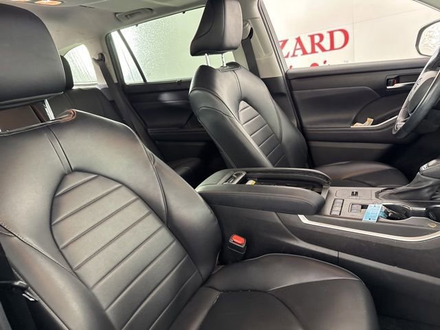 Used 2022 Toyota Highlander XLE image 16