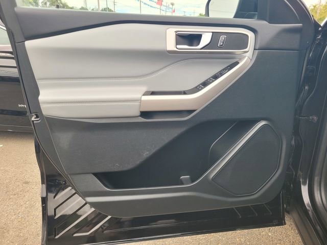 Certified 2023 Ford Explorer XLT w/ Equipment Group 202A AWD/4WD image 16
