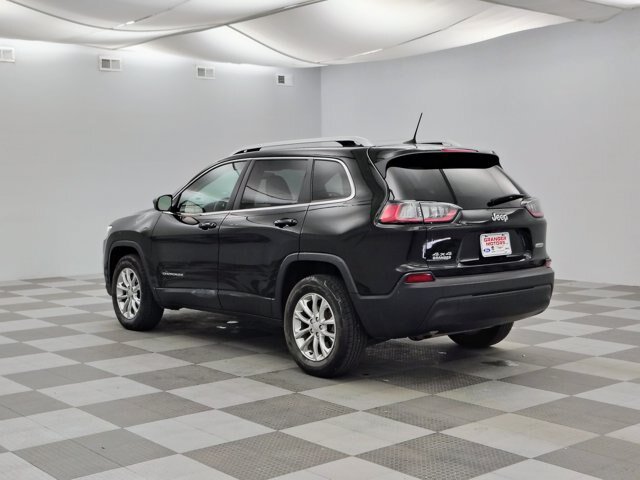 Used 2019 Jeep Cherokee Latitude w/ Cold Weather Group AWD/4WD image 6