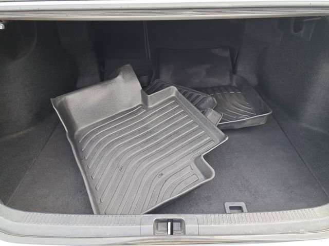 Used 2018 Toyota Camry SE w/ Moonroof Package image 8