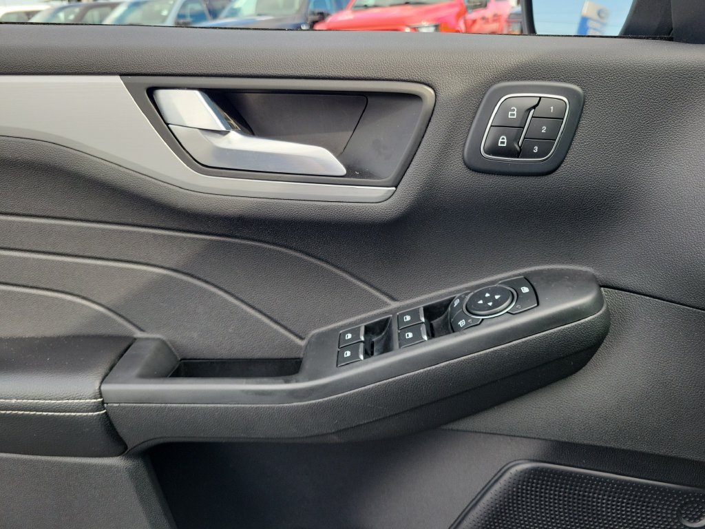 Certified 2023 Ford Escape Platinum AWD/4WD image 21