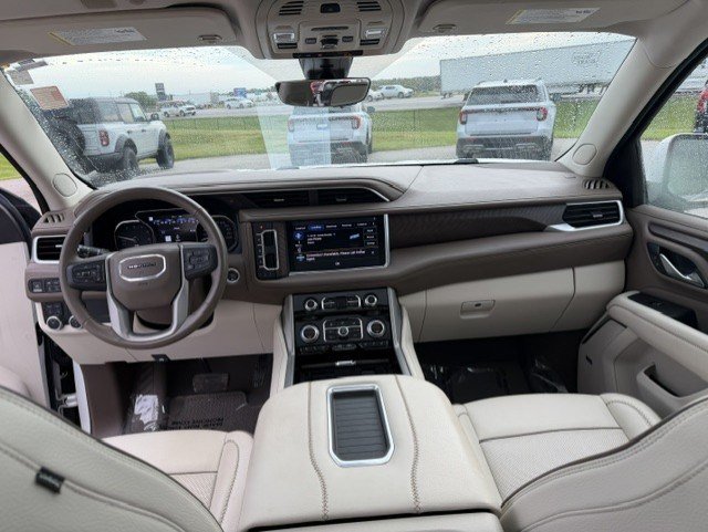 Used 2021 GMC Yukon Denali w/ Denali Premium Package AWD/4WD image 28