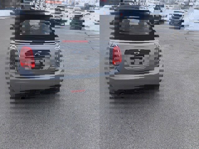 Used 2018 MINI Cooper Convertible image 17