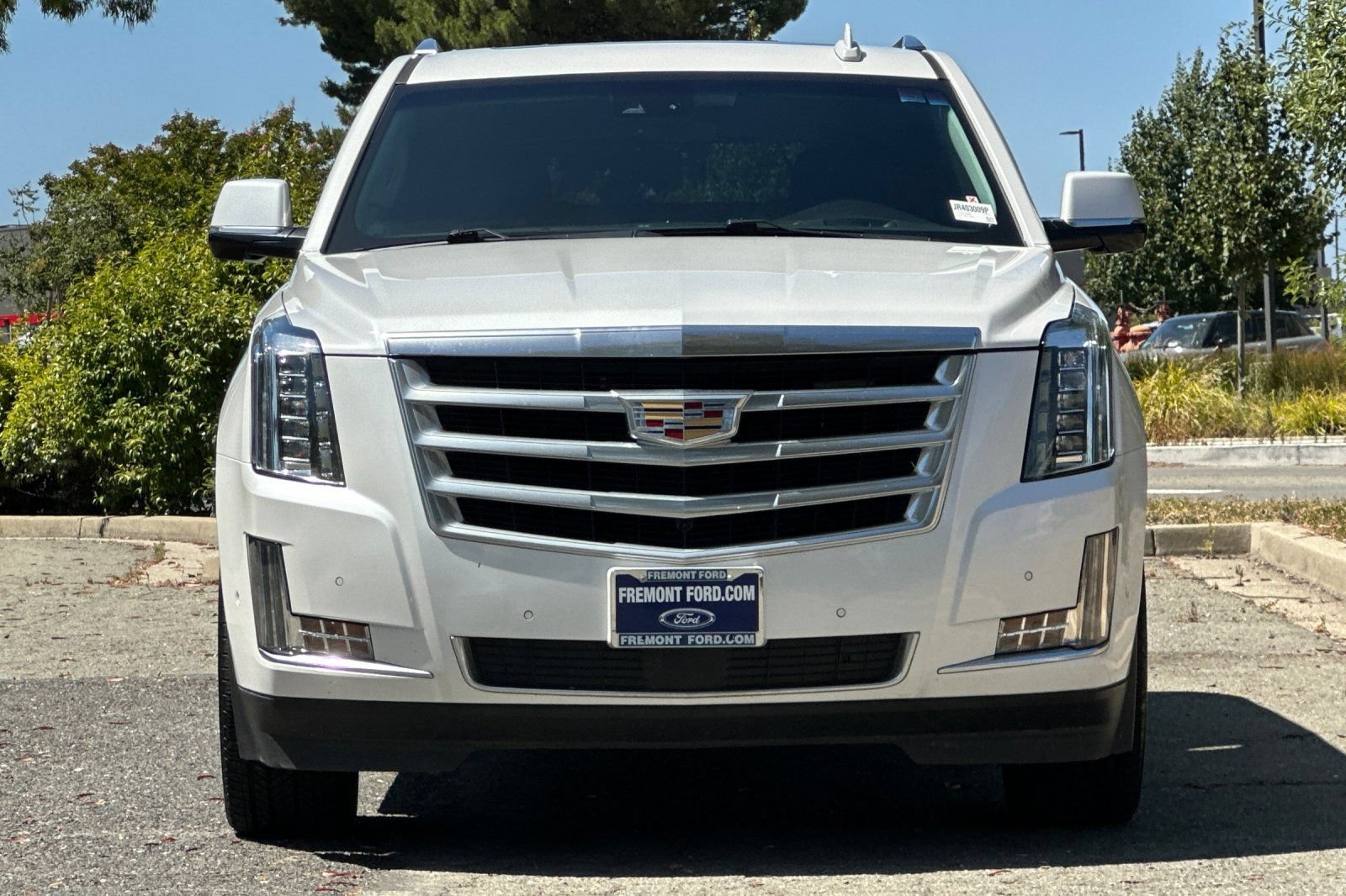 Used 2018 Cadillac Escalade Premium Luxury AWD/4WD image 9