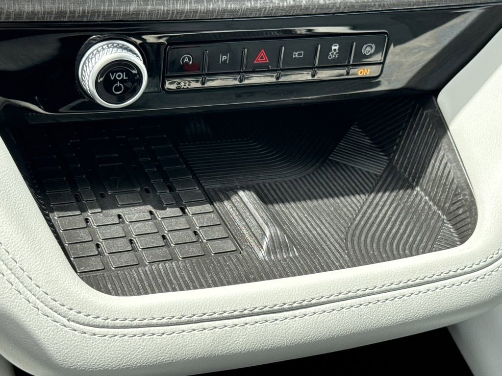 Certified 2025 Ford Explorer Platinum w/ Ultimate Package image 23