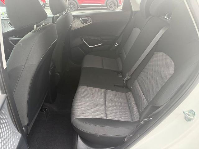 Used 2025 Kia Soul LX w/ LX Technology Package FWD image 13