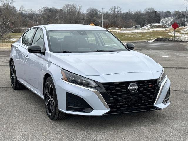 Used 2024 Nissan Altima 2.5 SR image 3