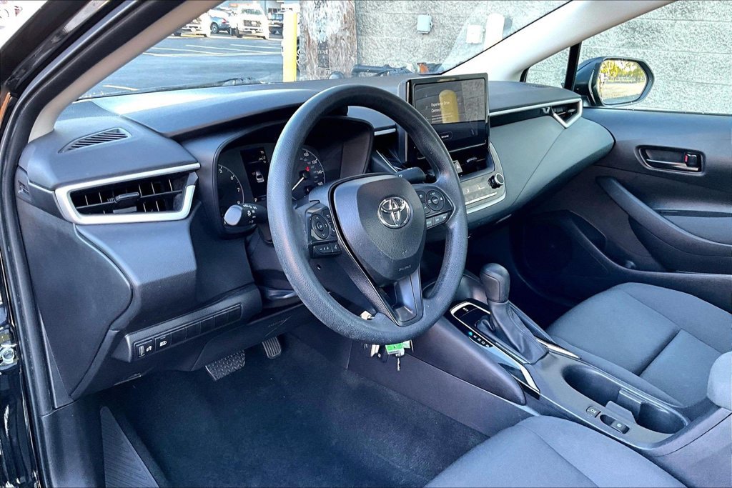 Used 2025 Toyota Corolla LE FWD image 13