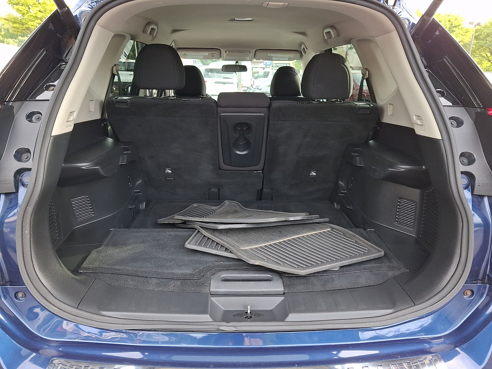 Used 2018 Nissan Rogue SV AWD/4WD image 29