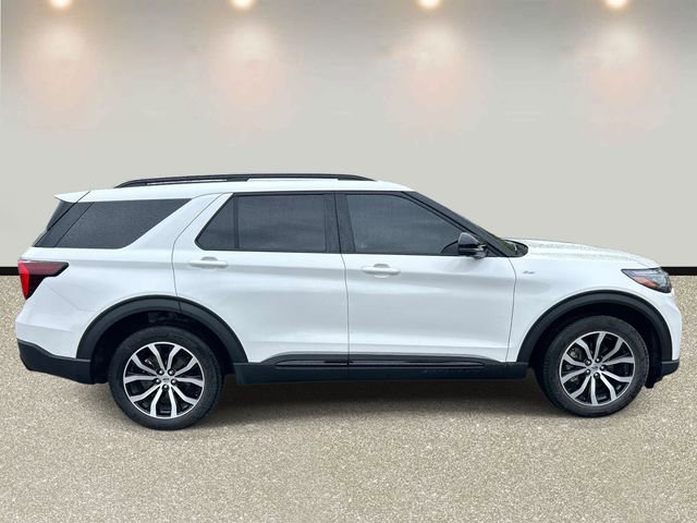 Certified 2025 Ford Explorer ST-Line AWD/4WD image 4