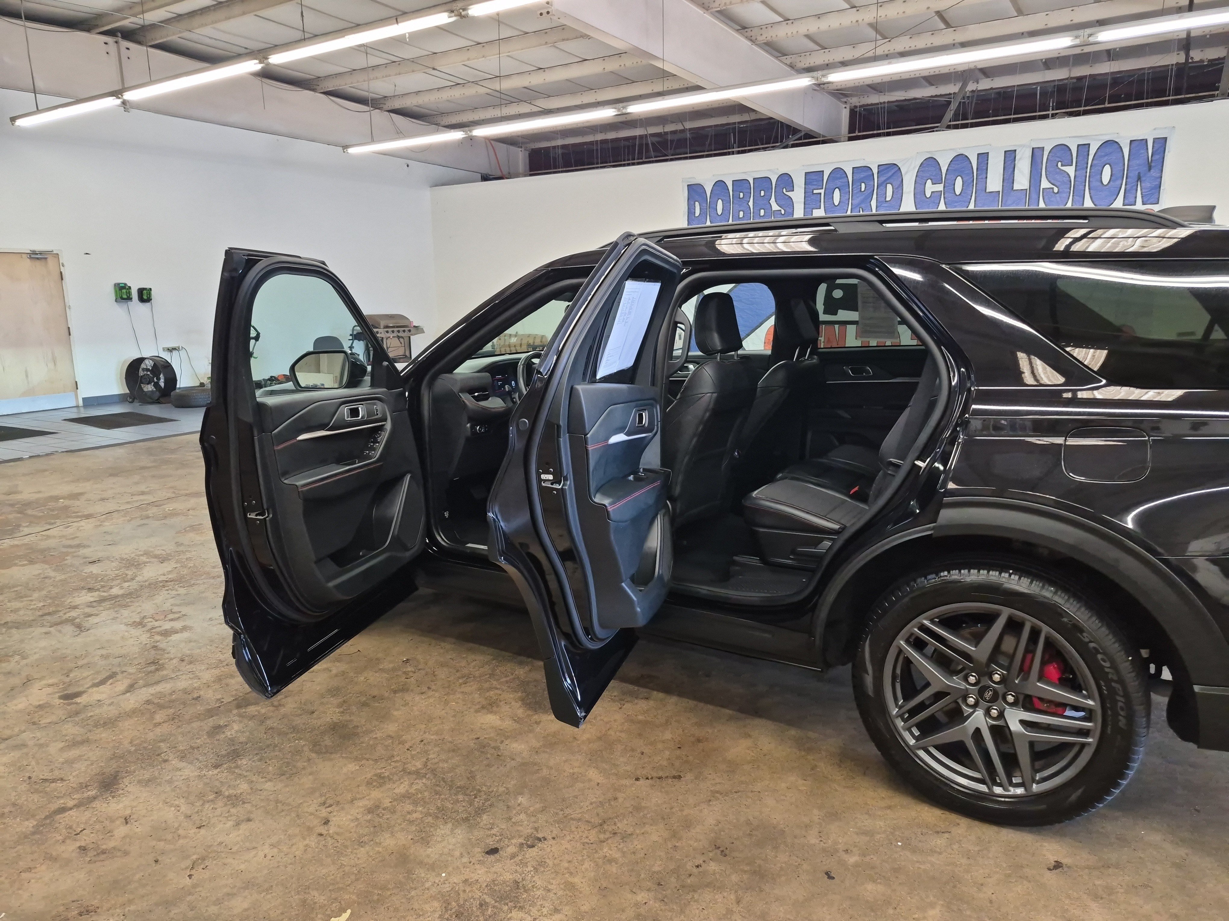 Certified 2025 Ford Explorer ST-Line w/ ST-Line Street Pack AWD/4WD image 14