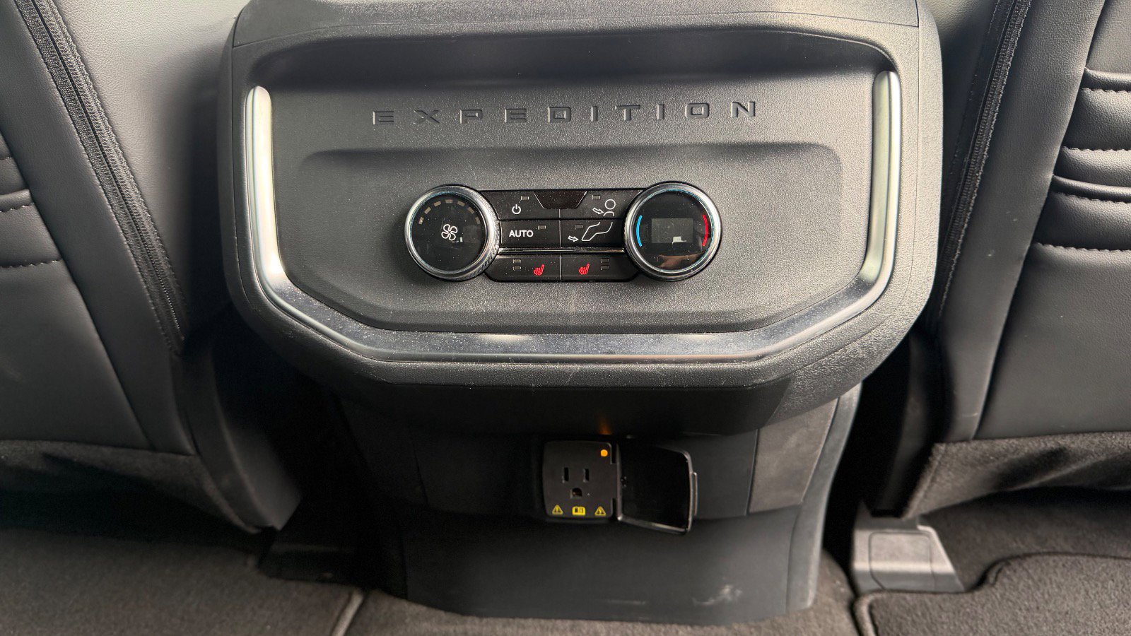 Certified 2025 Ford Expedition Max Platinum w/ Stealth Performance Package AWD/4WD image 27
