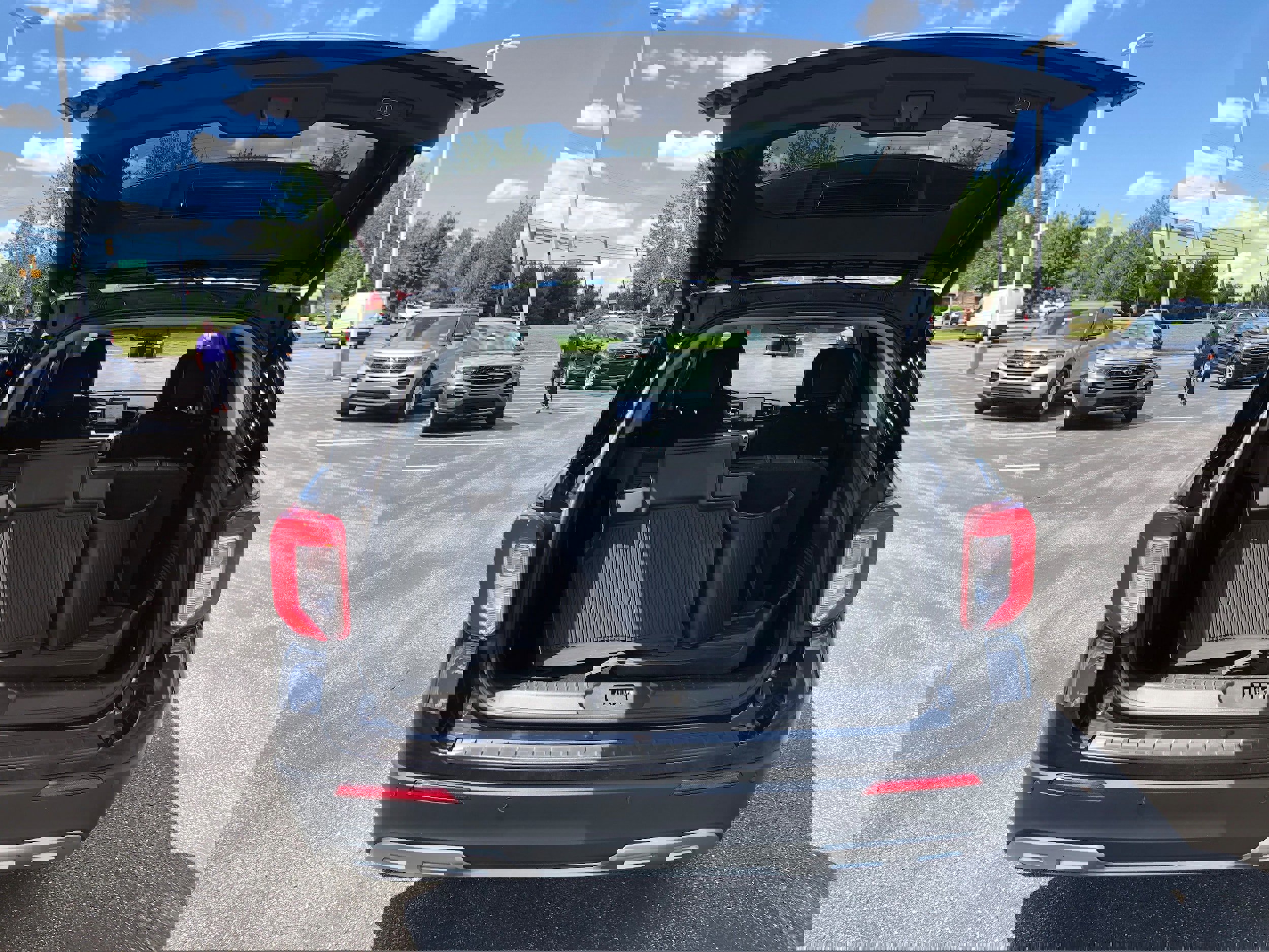 Certified 2023 Ford Explorer XLT w/ Equipment Group 202A image 9