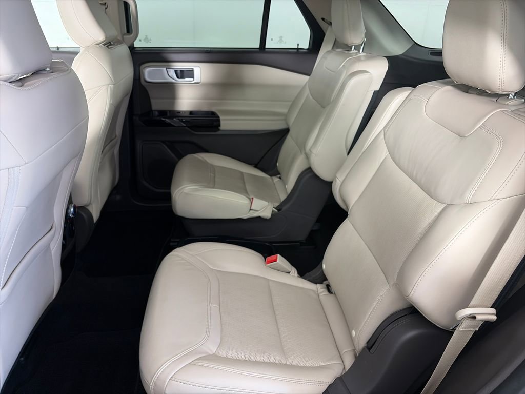 Certified 2021 Ford Explorer Platinum w/ Equipment Group 601A image 13