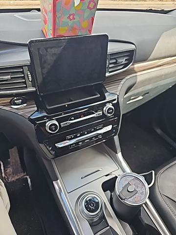 Certified 2023 Ford Explorer Limited w/ Equipment Group 301A image 4