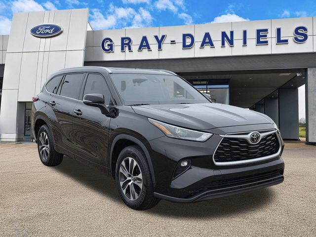 Used 2022 Toyota Highlander XLE image 6