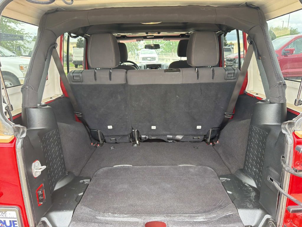 Used 2018 Jeep Wrangler Unlimited Sahara AWD/4WD image 10