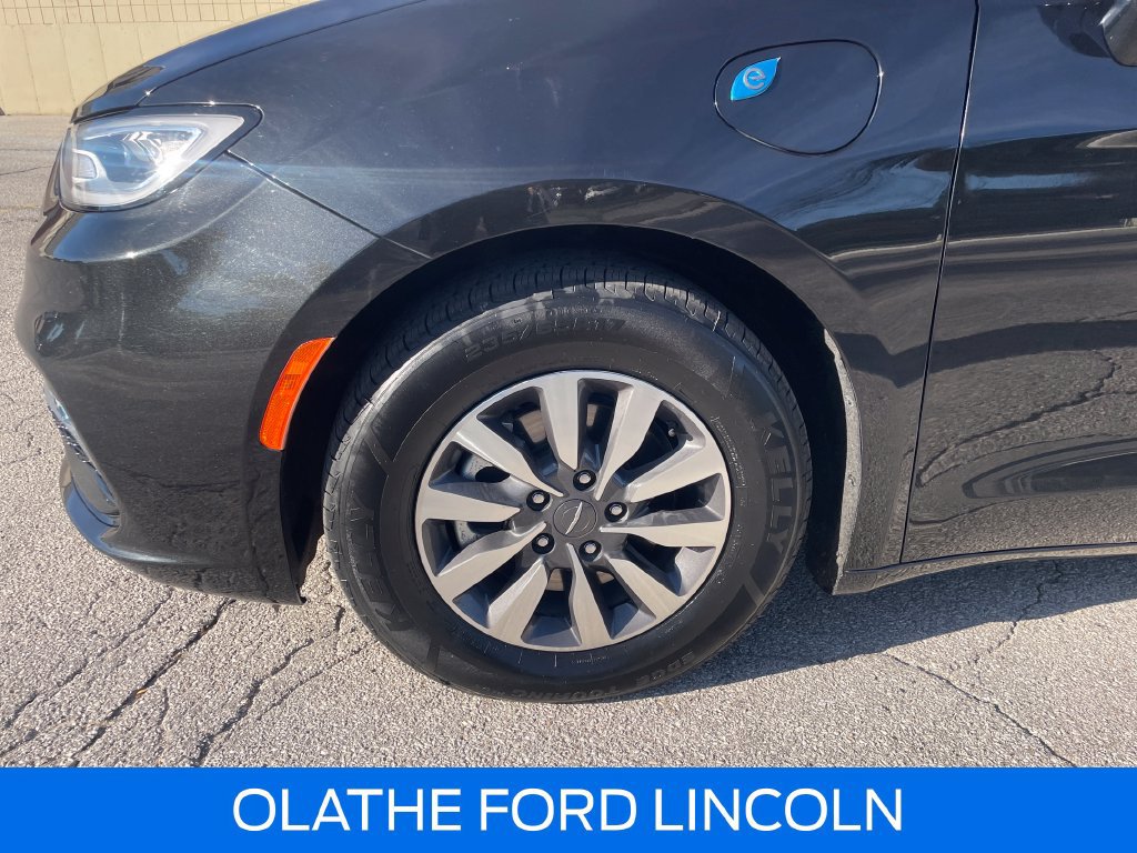 Used 2024 Chrysler Pacifica Limited FWD image 9