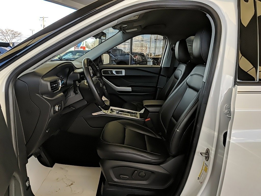 Certified 2022 Ford Explorer XLT w/ Equipment Group 202A image 11