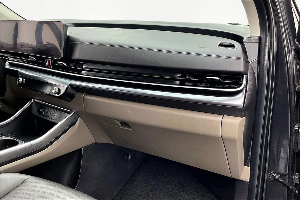 Used 2025 Kia Carnival LXS image 17
