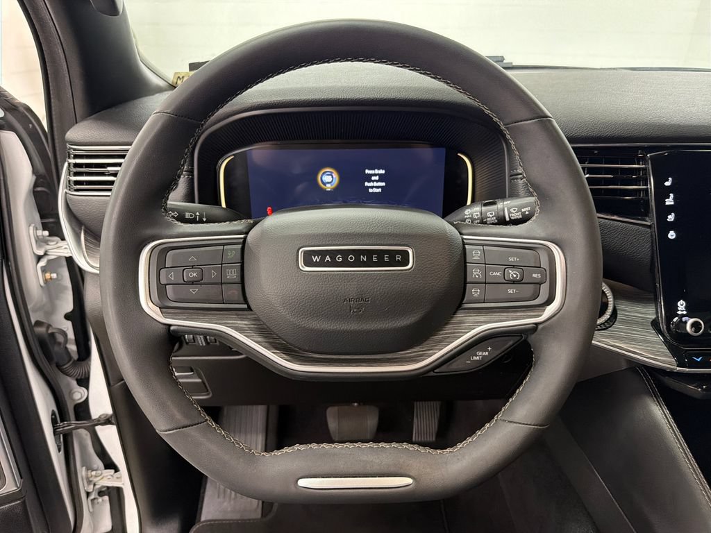 Used 2024 Jeep Wagoneer L Series II RWD image 18