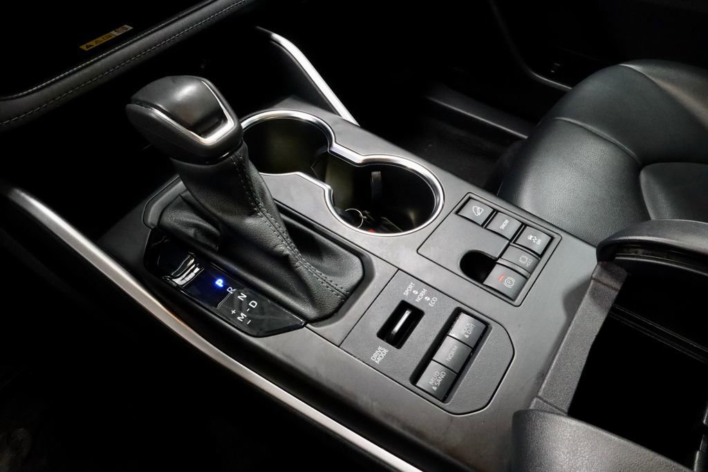 Used 2023 Toyota Highlander XLE AWD/4WD image 33