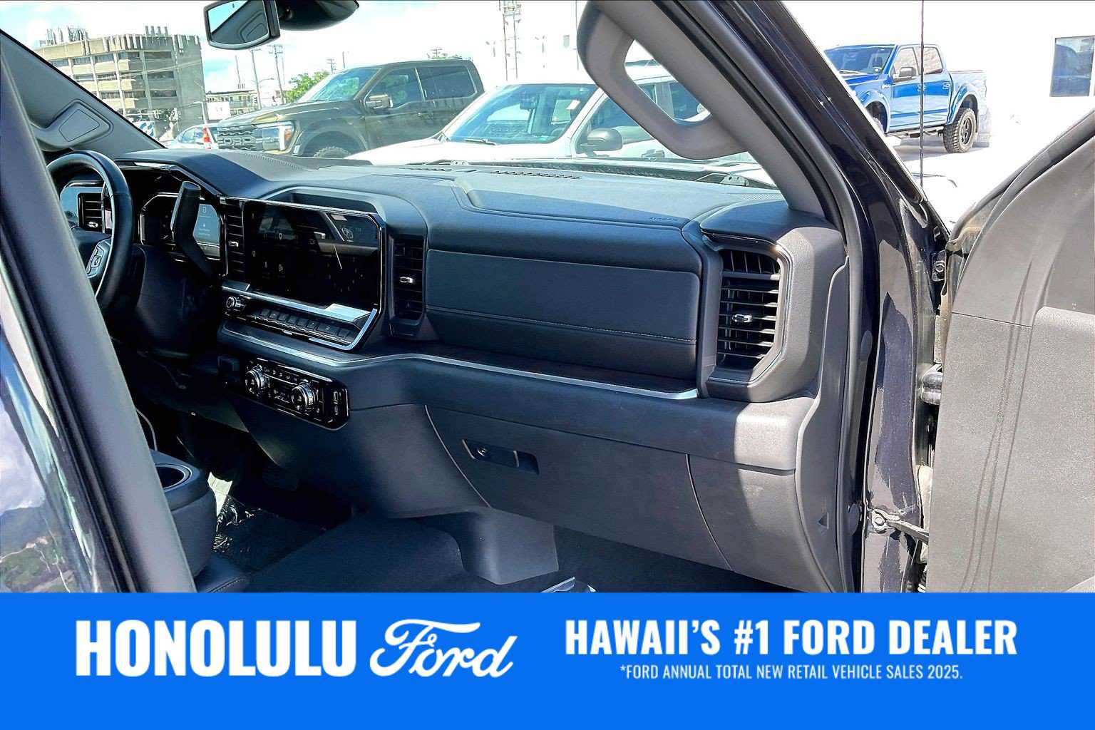 Used 2025 GMC Sierra 1500 SLT AWD/4WD image 23
