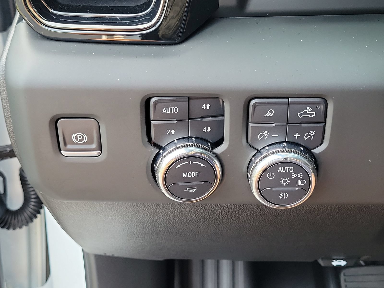 Used 2024 GMC Sierra 2500 AT4 w/ AT4 Premium Plus Package AWD/4WD image 29