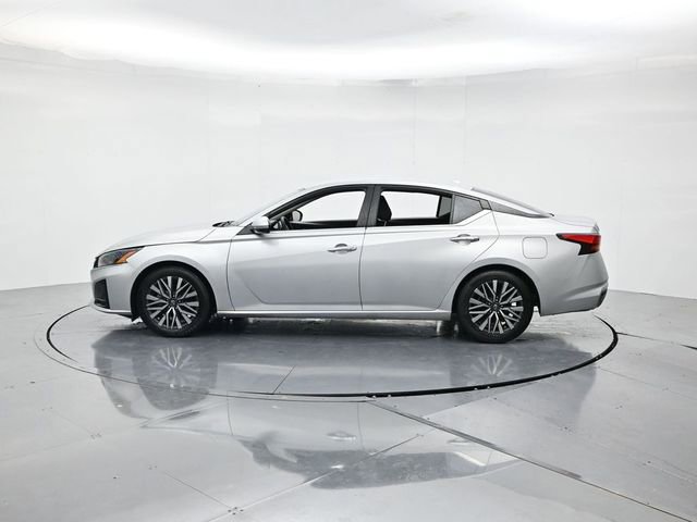 Used 2023 Nissan Altima 2.5 SV image 7