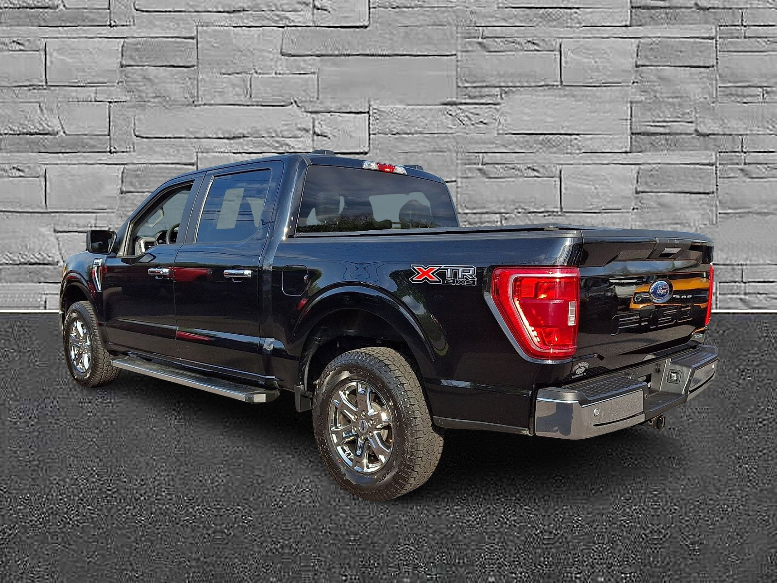 Certified 2022 Ford F150 XLT w/ XTR Package AWD/4WD image 8