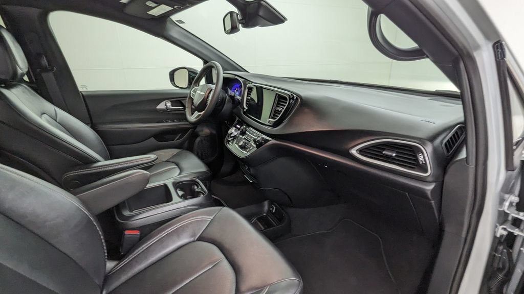 Used 2026 Chrysler Pacifica Select FWD image 38