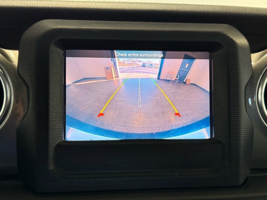 Used 2020 Jeep Wrangler Unlimited Sahara image 25