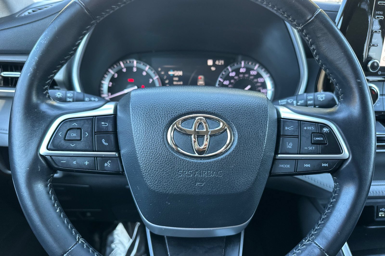 Used 2022 Toyota Highlander XLE AWD/4WD image 36