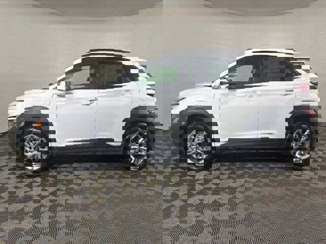 Used 2023 Hyundai Kona SEL w/ Cargo Package image 2