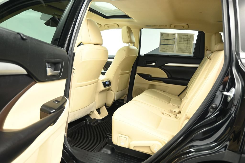 Used 2018 Toyota Highlander XLE AWD/4WD image 19