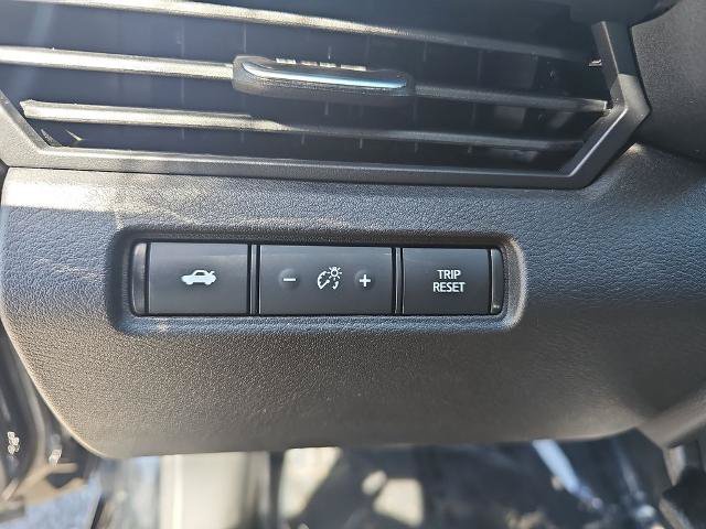 Used 2024 Nissan Altima 2.5 SV FWD image 23