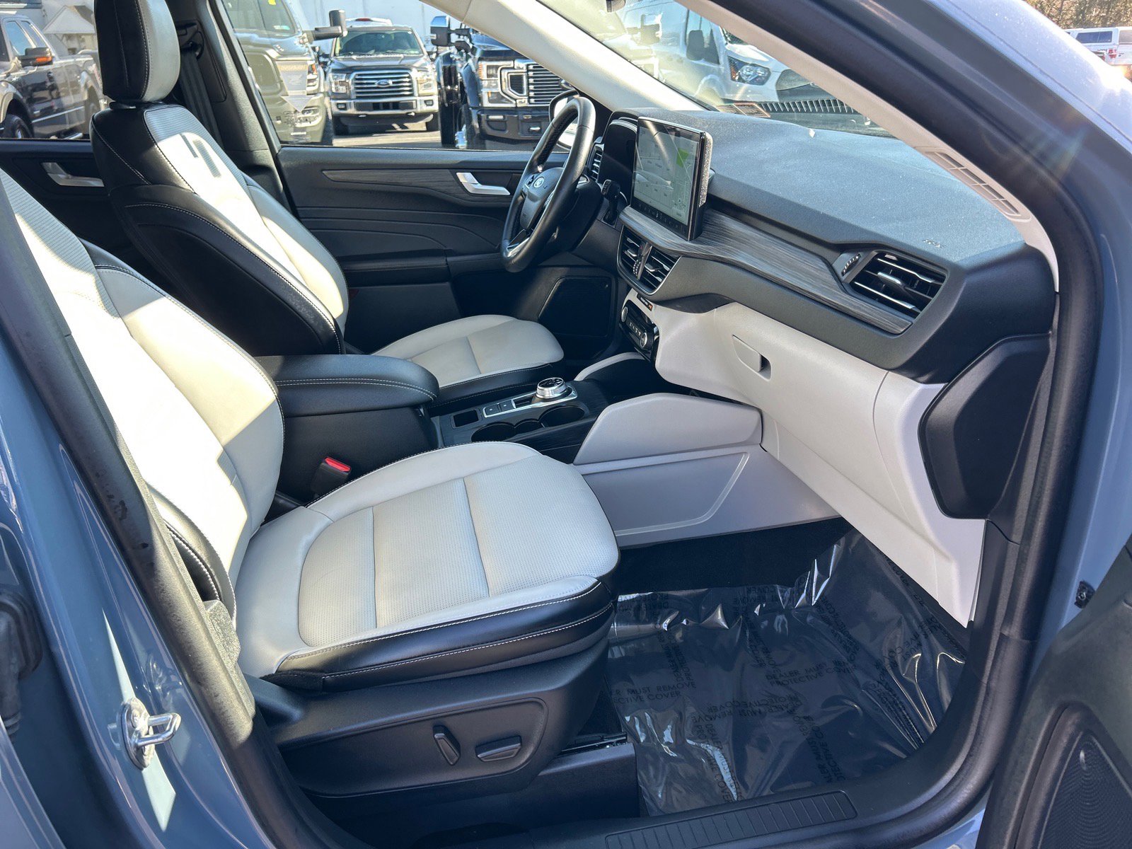 Certified 2025 Ford Escape Platinum image 17